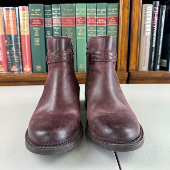 Clarks Burgundy Leather Zip Ankle Bootie Sz 7.5 Classic Neutral Everyday - Picture 3 of 8